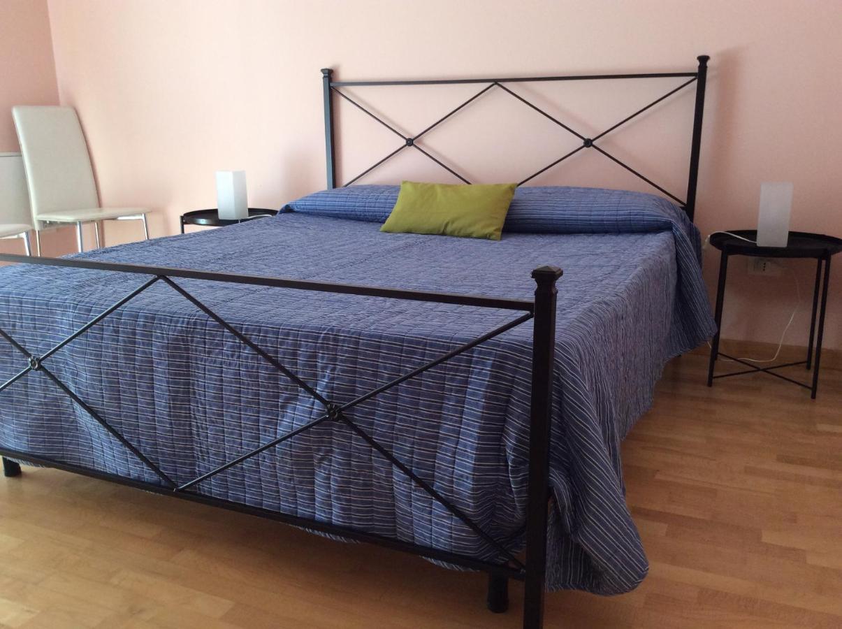 A Un Passo Da... B&B Elmas Extérieur photo